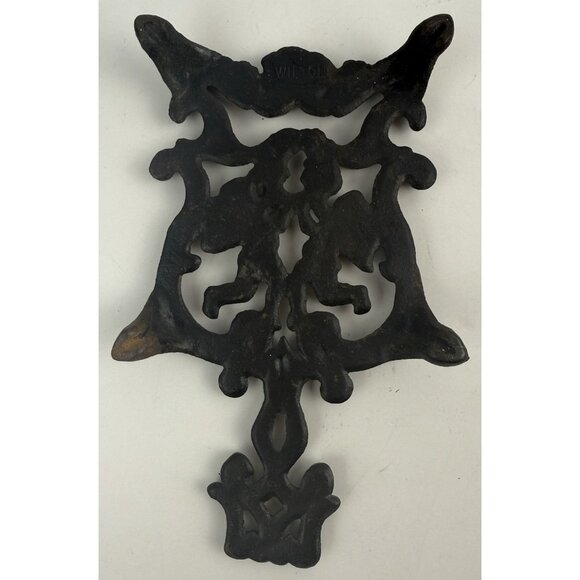 Vintage Wilton Cast Iron  Footed Trivets - Cherubs and‎ Birds Design - Set of 2 - Picture 5 of 8